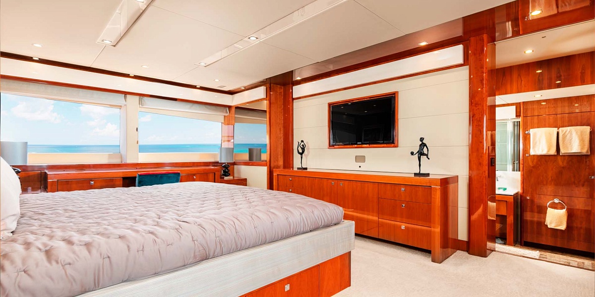 Аренда мега яхты 	Sunseeker 115 Predator в Сочи